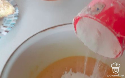 Добавить муку.