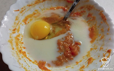 Соединяем молоко, пюре, яйцо все хорошо перемешиваем.