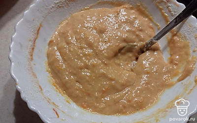 Добавляем муку и соду.