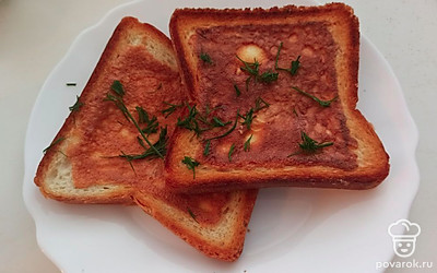 Посыпьте блюдо зеленью и подавайте к столу. 