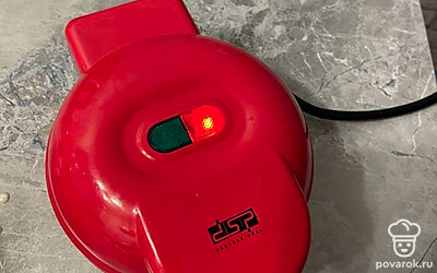 Выпекать примерно 5 минут. 