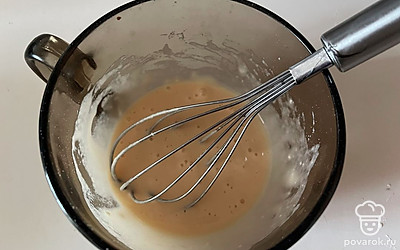 Далее из всех ингредиентов замешайте однородное тесто без комочков. 