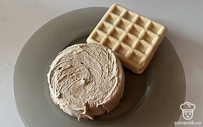 Подавайте к столу вместе с любимым мороженым. 