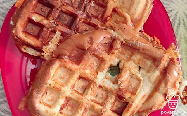 Быстрые вафли с сыром на завтрак — Рецепт с фото