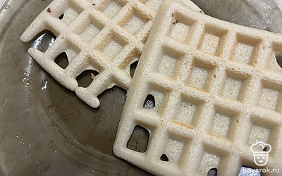 Подавайте к столу с горячим чаем. 