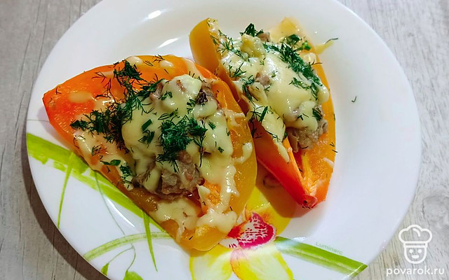 Запеченные перцы с сырной шапочкой — Рецепт с фото