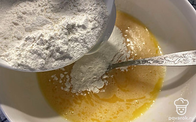 Добавляем муку.