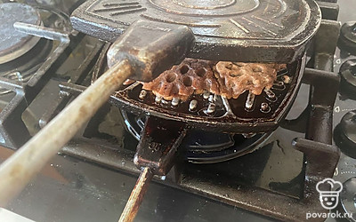 Обжаривайте с двух сторон до полной готовности.