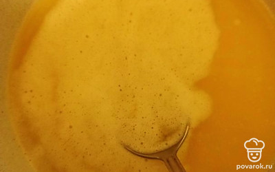 Растопите масло.