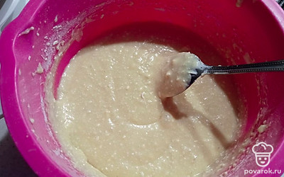 Тесто получается как густая сметана.