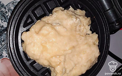 Выпекать в вафельнице 2-3 минуты.