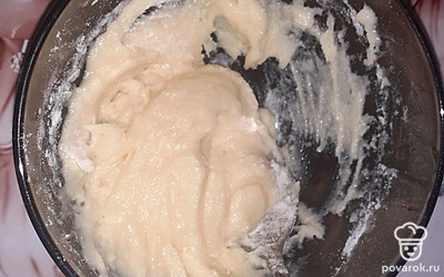 Добавить рисовую муку, перемешать.