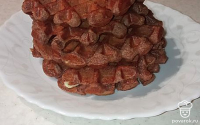 Готовые вафли долго не лежат на столе!