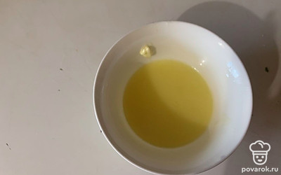 Маргарин растопите в микроволновой печи в течении одной минуты. 