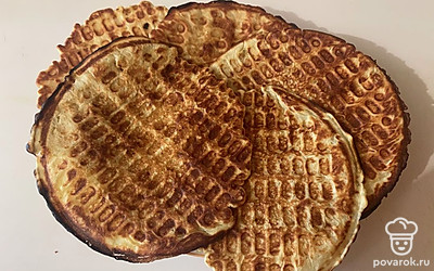 Вафли подавайте к столу пока они не остыли!