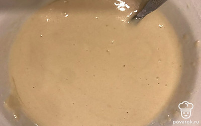 Получается вот такое тесто. Густотой схоже со сметаной.