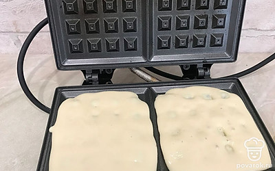 Жарим на электровафельнице от 2 до 5 минут, зависит от вашей вафельницы.