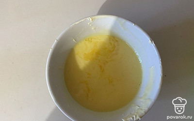 Маргарин растопите в микроволновой печи в течении одной минуты. 