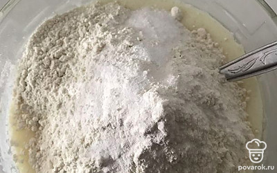 Добавить все сухие ингредиенты.