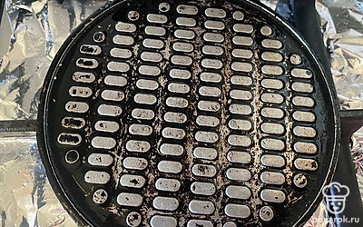 Форму смажьте растительным маслом. 