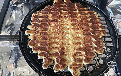 Обжаривайте с двух сторон до появления золотистой корочки. 