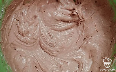 Всё аккуратно перемешайте и взбейте до состояния густой сметаны.