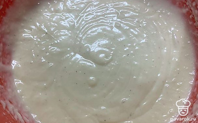 Тесто получается как густая сметана. 