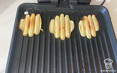 Обжаривайте с двух сторон до золотистой корочки. 