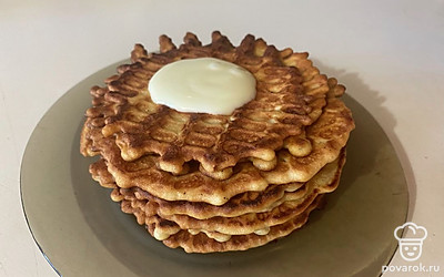 Подавайте к столу со сгущенным молоком.