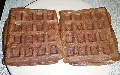 Извлекаем вафли через 10 минут (у меня получилось дважды — 3 вафли на выходе). 