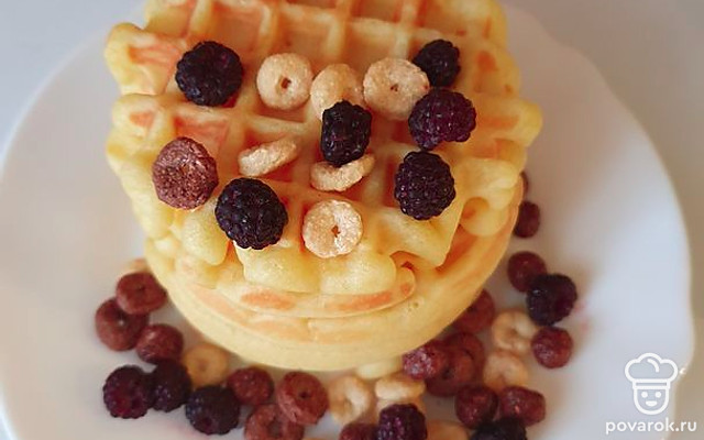 Венские вафли с ягодами на завтрак — Рецепт с фото
