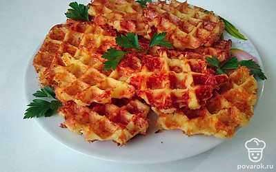 Полученное блюдо лучше всего подавать в отдельной тарелочке, посыпанным зеленью.