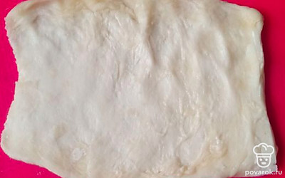 Прямоугольник из теста немного раскатайте.