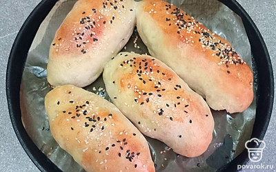 Выпекайте пирожки 15 минут при 180 градусах. 