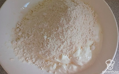 Добавьте муку.