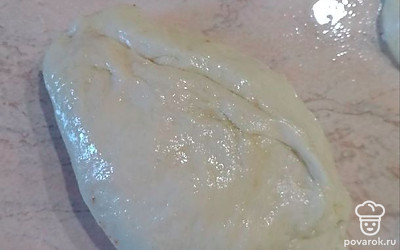 Сформируйте пирожки.