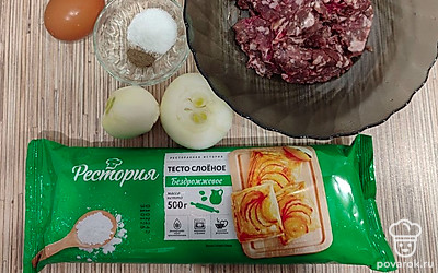 Подготовьте необходимые продукты для приготовления вкуснейших треугольников с мясом.