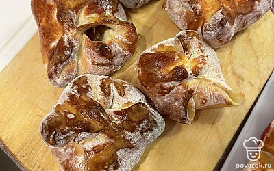 Отправляем в духовку при 180 градусах на 10-15 минут. Все готово.