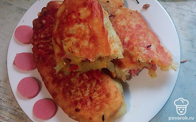 Подавайте пирожки как самостоятельное блюдо.