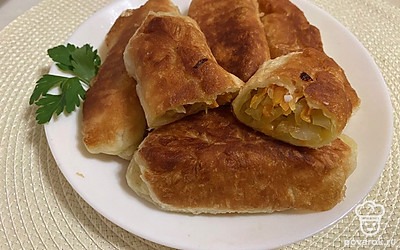 Очень вкусная тушеная капустка в пирожках !