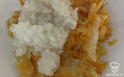 Соединить капусту и рис.