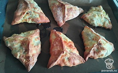 Готовые пирожки накрываем полотенцем и даем немного остыть. Приятного аппетита!