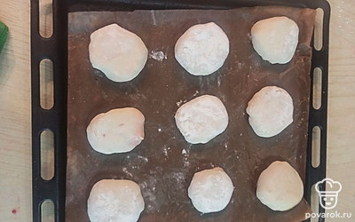 Слепить пирожки, оставить на 2 часа, потом поставить в холодильник на ночь.