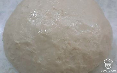 Возьмите дрожжевое тесто.