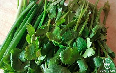 Помыть зелень. 