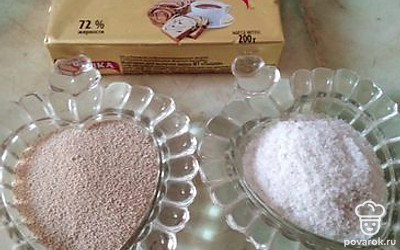 Приготовить соль, дрожжи, масло.