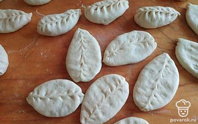 Сформировать пирожки. 