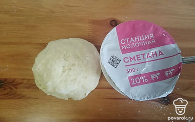 Замесить эластичное тесто. 