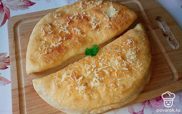 Пирожки с картофельным пюре, курицей и сыром — Рецепт с фото