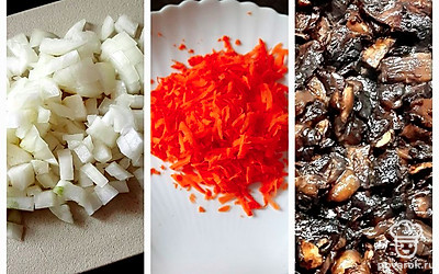 Порежьте мелко лук, грибы, натрите на терке морковь.